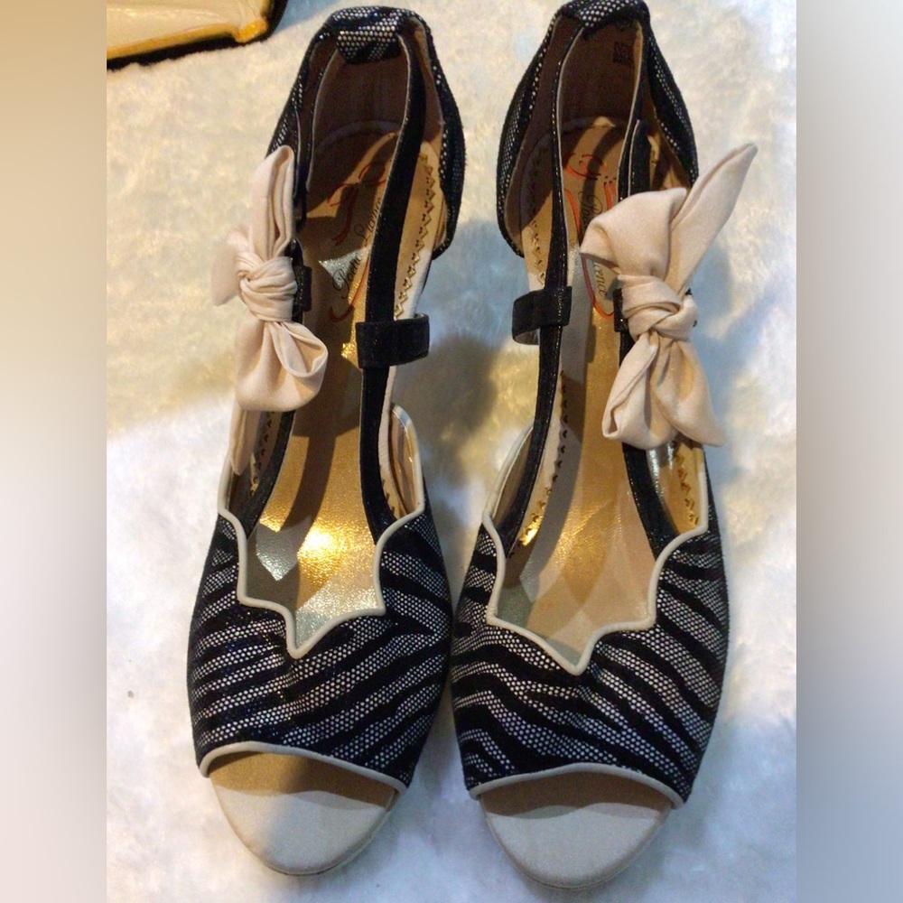 Woman’s euro 41 heels by poetic license London